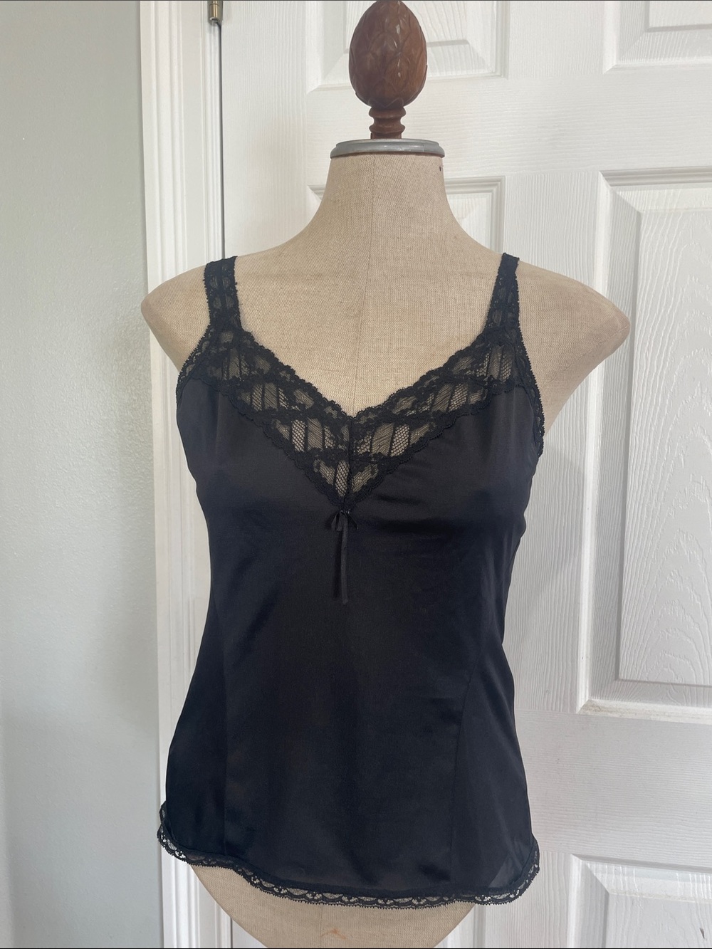 Vintage Warner’s Laurels Black Lace Satin Camisole women’s size 34